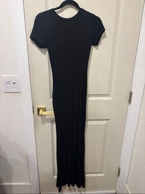 ReoRia Black Short-Sleeve Maxi Dress